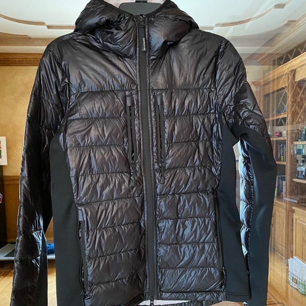 Canada goose short rain jacket with hood - size medium
